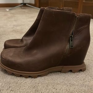 Sorel 10.5 joan of artic wedge ll zip bootie won twice